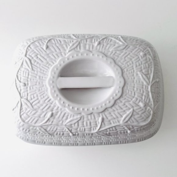 Temp-tations by Tara Orchard Vine Ovenware Covered White Casserole Dish 4 Qt. - Picture 2 of 6